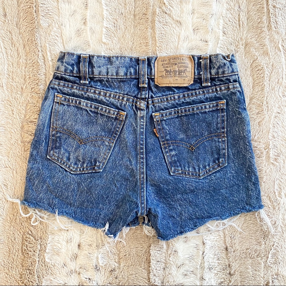 Vintage Levi’s cut off shorts 23” ✨🌿